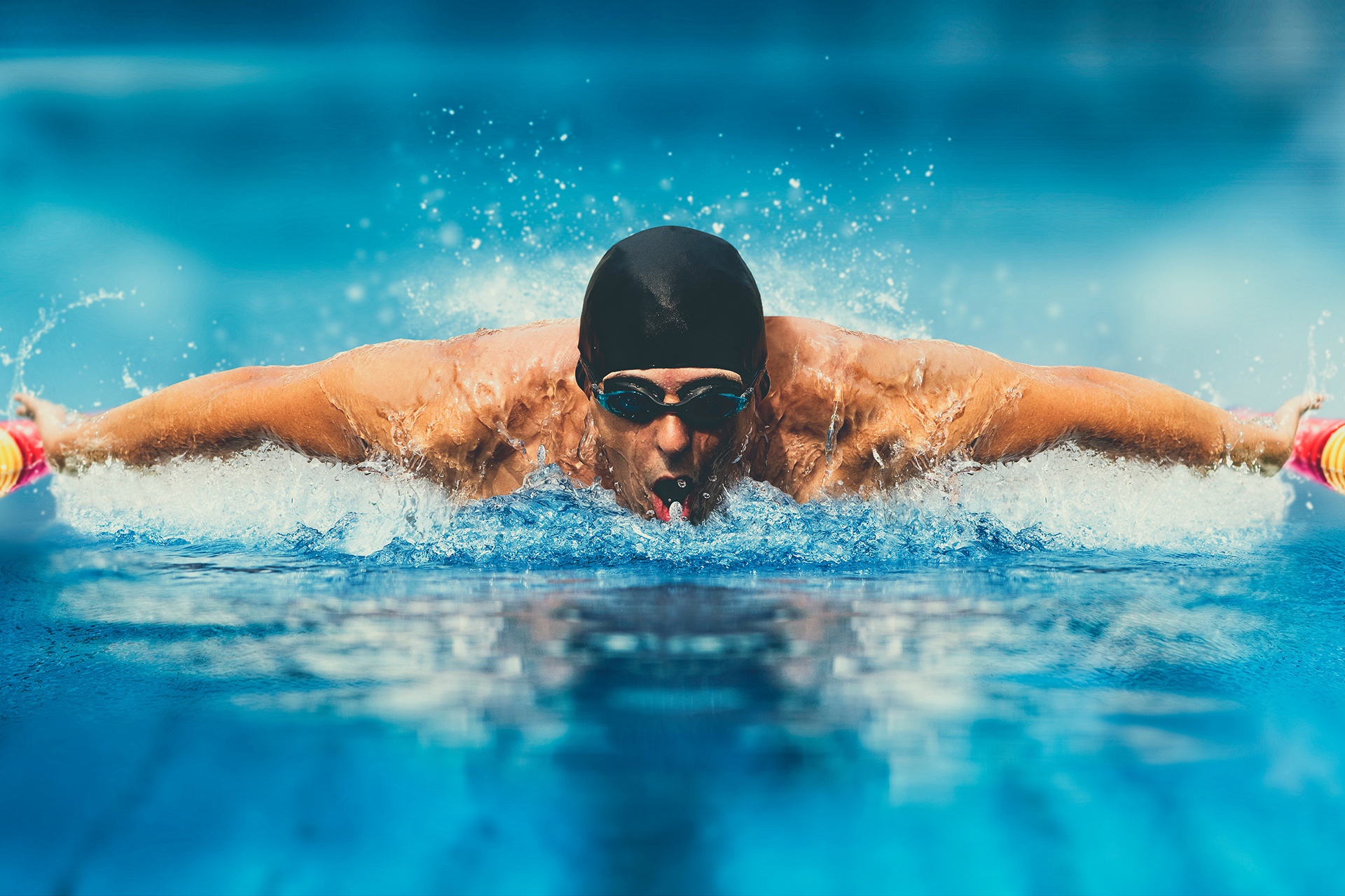 Mann beim Schwimmen